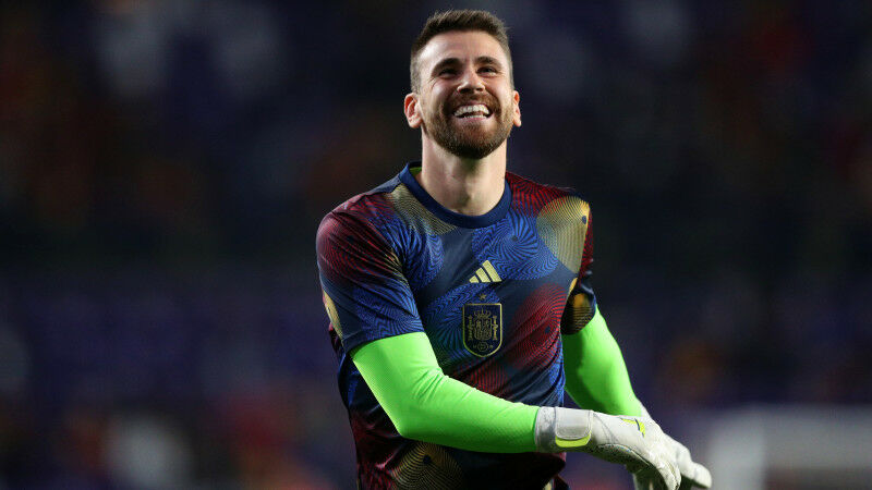 Unai Simón (27)