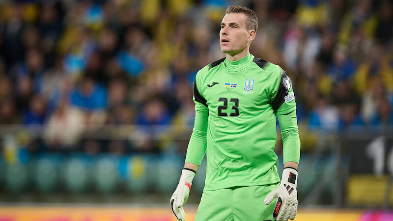 Andriy Lunin (25)