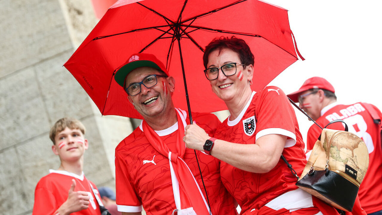 The storm front is approaching!  ÖFB and Poland fans were affected