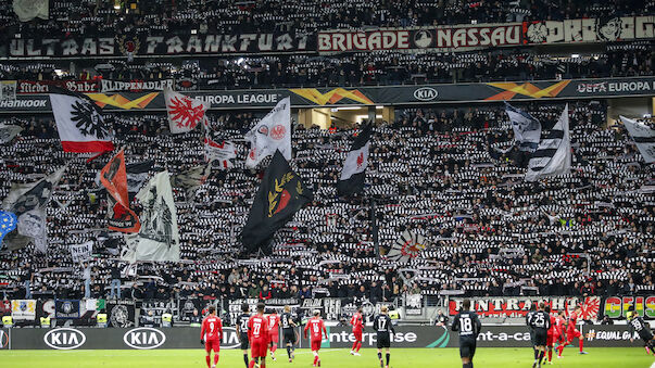 Frankfurt-Fans stürmen Salzburg