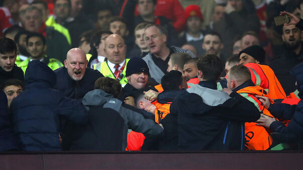 Fans geraten im Old Trafford aneinander