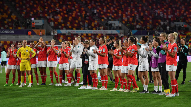 ÖFB-Frauen am Flughafen Wien empfangen