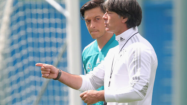 Jogi Löw schlägt Tür für Özil zu