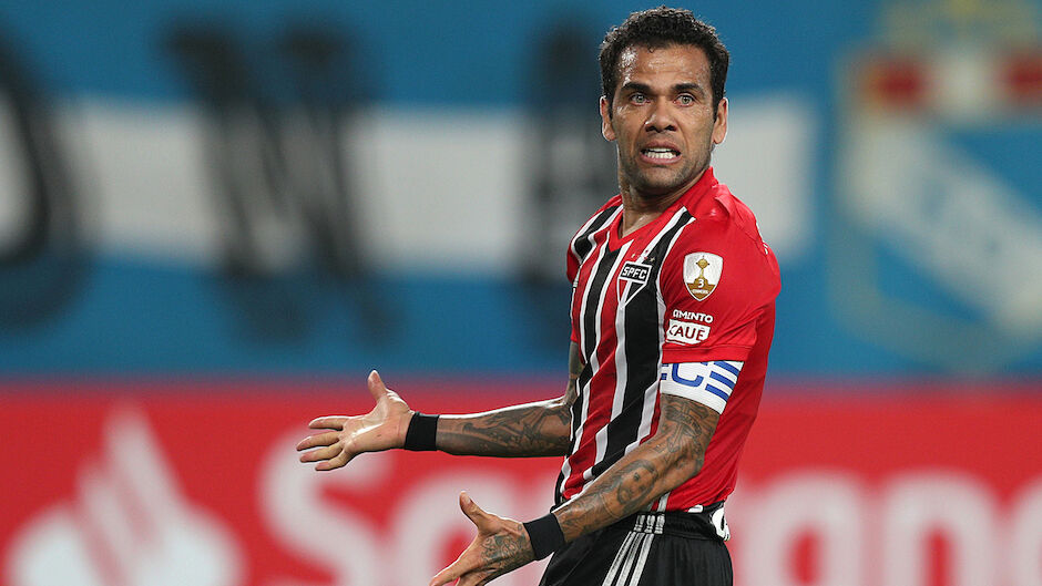 Fussball Dani Alves Von Sao Paulo Nach Protest Entlassen Fussball International