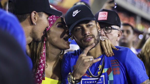 Neymar tanzt bei Rio-Karneval auf Tribüne