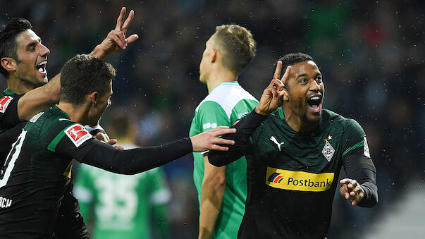 Gladbach dank Plea-Hattrick ganz oben dran