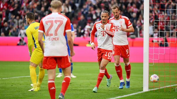 Drei Platzverweise! Bayern feiern Kantersieg in irrem Spiel