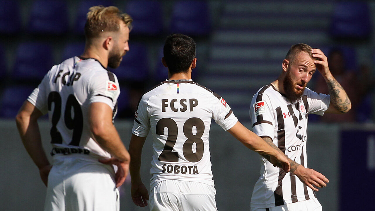 St.Pauli-Strohpuppen vor Derby gegen HSV aufgehängt ...