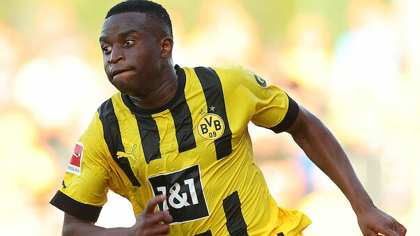 Moukoko lässt Borussia Dortmund zappeln
