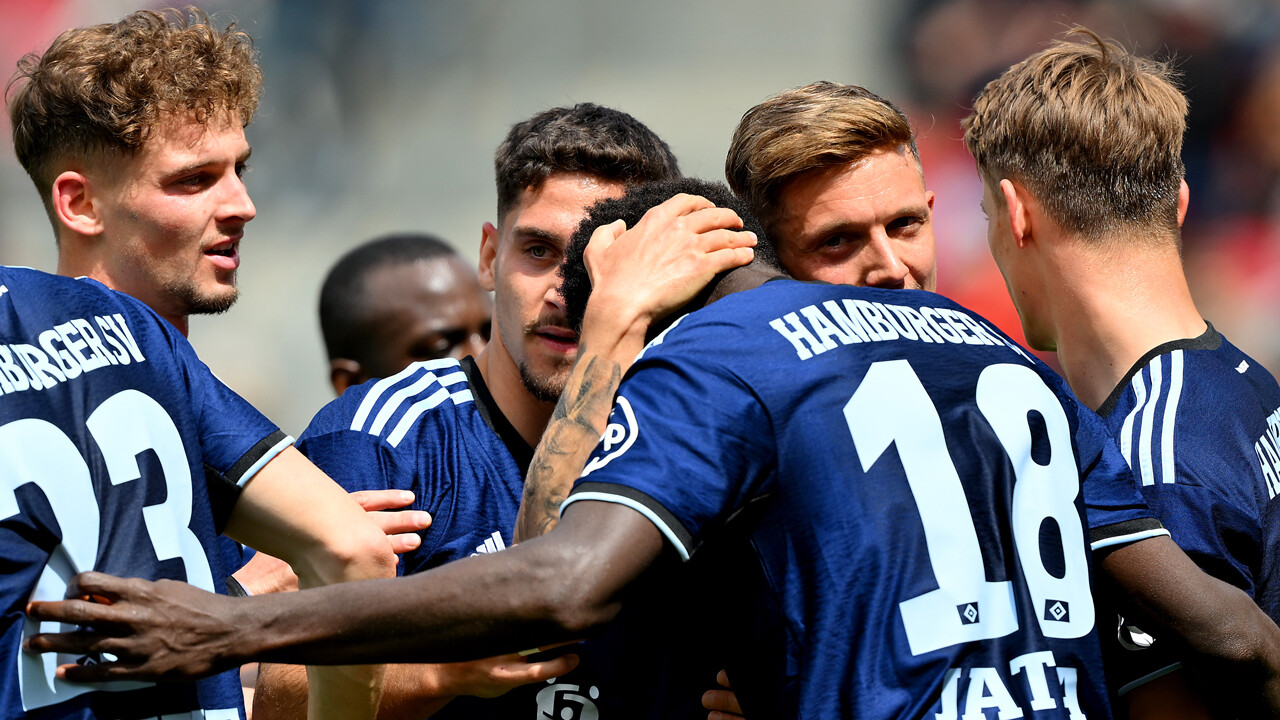 2. Deutsche Buli Sieger der Runde HSV fegt Regensburg vom Platz