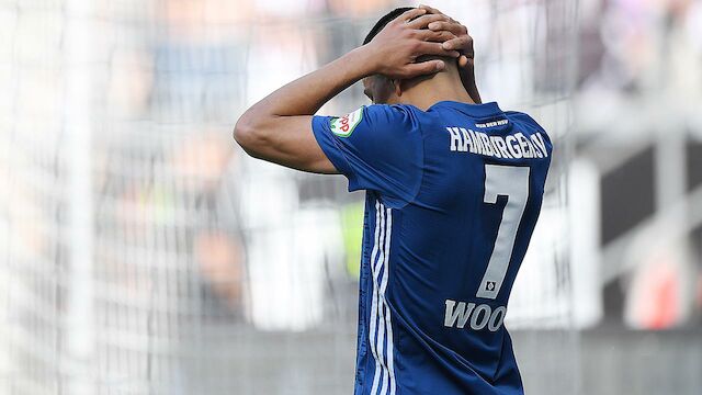 Hamburger SV mit dem Rücken zur Wand