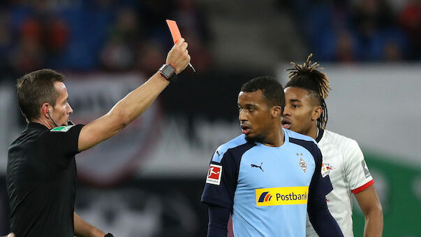 Referee erklärt Plea-Rot: 