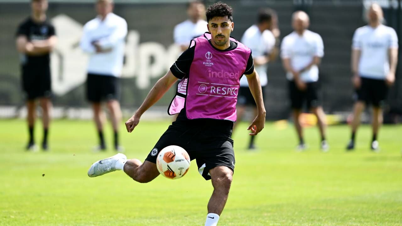 https://www.laola1.at/images/redaktion/images/Fussball/International/Deutschland/Schalke/280425AymenBarkok_33394_f_1280x720.jpg