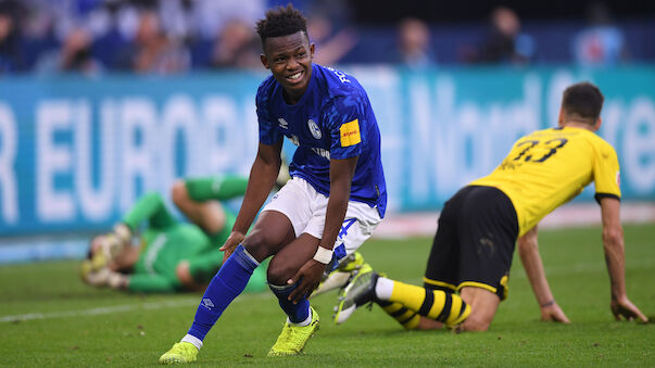 Matondo erzürnt Schalke-Fans mit BVB-Trikot