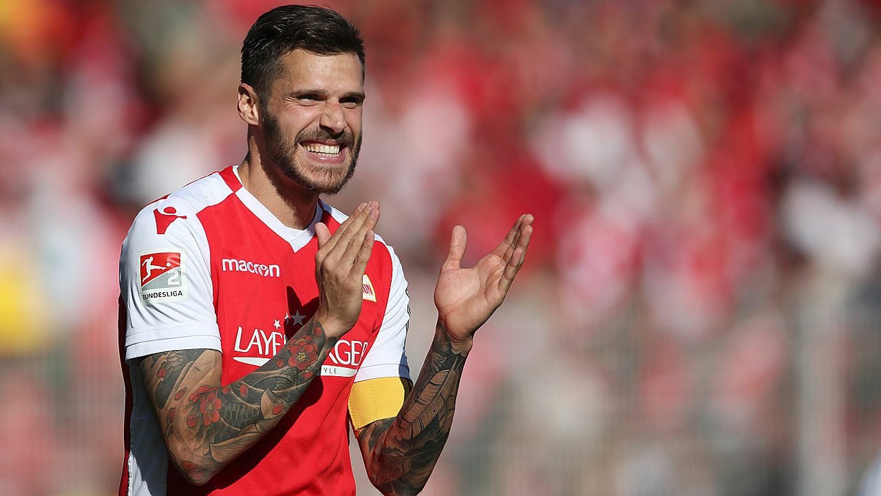 Union Berlin Christopher Trimmel sticht Fans AufstiegsTattoos LAOLA1.at