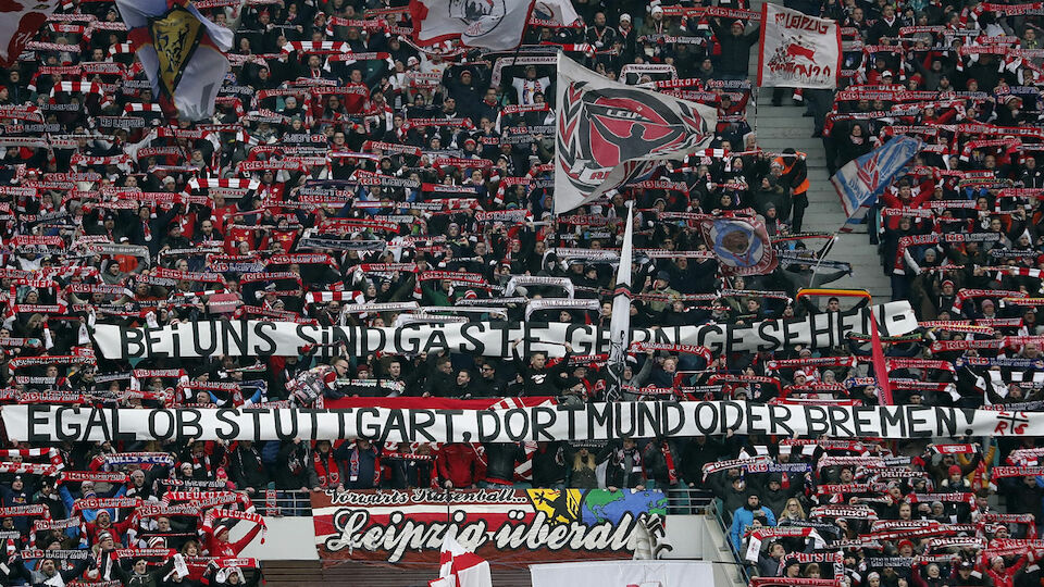 Fans von RB Leipzig antworten auf BVBSpruchbänder Fussball