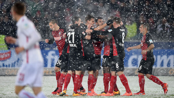 Freiburg schlägt Leipzig im Schneetreiben