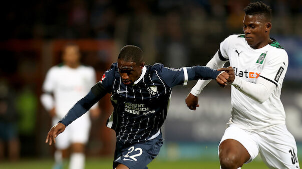 Gladbach-Spiel nach Becherwurf abgebrochen!
