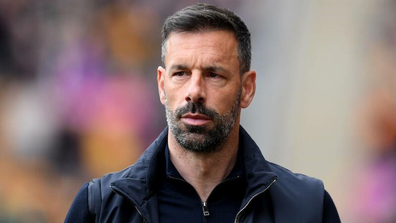 Ruud van Nistelrooy (48)