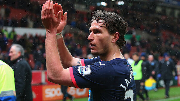 Watford holt Daryl Janmaat