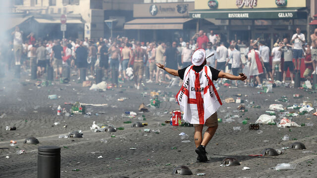 Britische Fans müssen vor der WM ihre Pässe abgeben