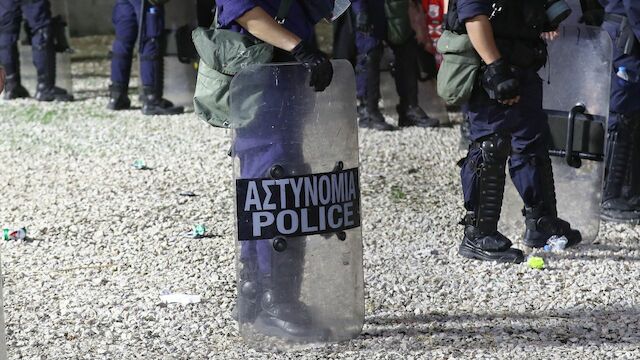 Großrazzia: Griechische Polizei nimmt dutzende Fans fest