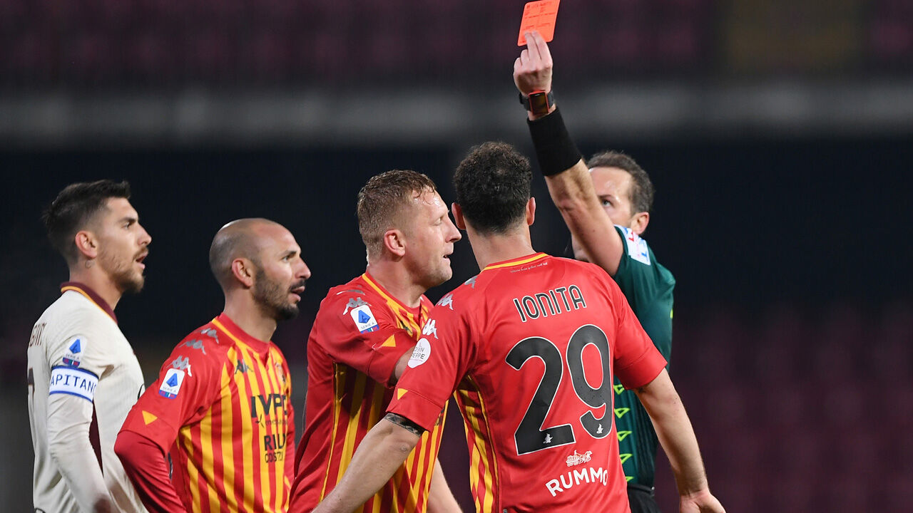 Serie A: Benevento hält Roma-Druck in Unterzahl stand - Fussball - International - Italien