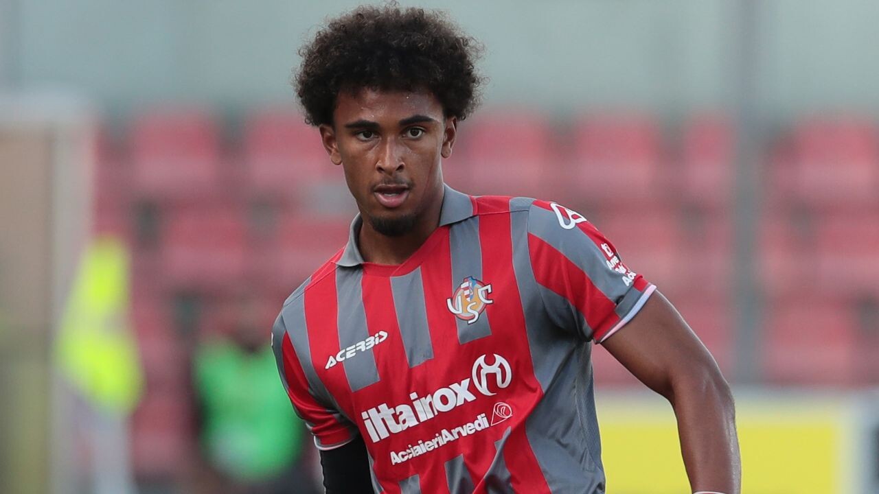 Serie A Emanuel Aiwu erringt mit Cremonese Remis in Salerno