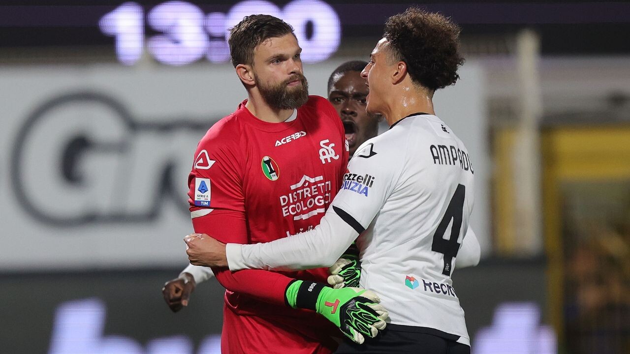 Aufstellungen Spezia Calcio Gegen Hellas Verona