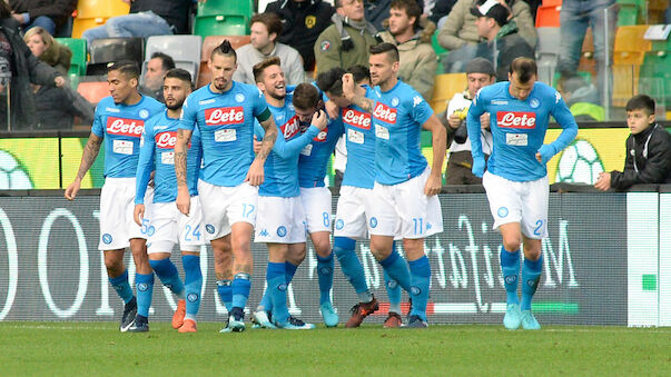 Napoli behauptet die Tabellenführung