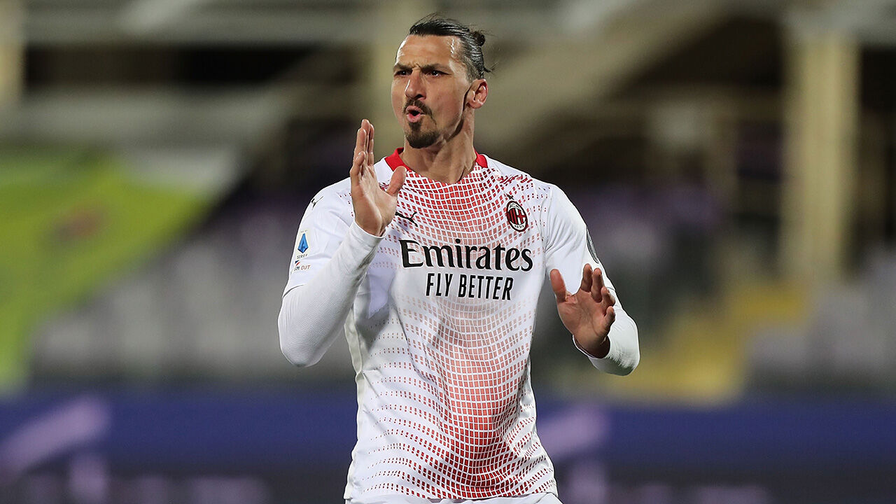 Zlatan Ibrahimovic Kurz Vor Verlangerung Bei Ac Milan Fussball International Italien