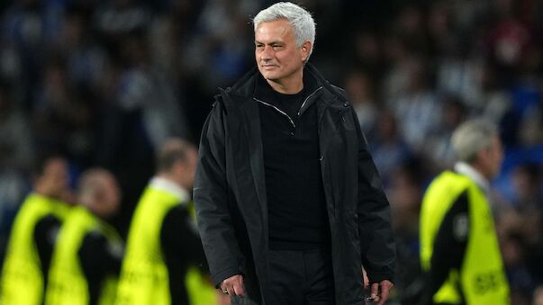 Kurios! Mourinho versteckt Mikrofon in Jacke