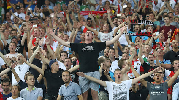 Unerwünschte Feyenoord-Fans von Roma-Ultras attackiert