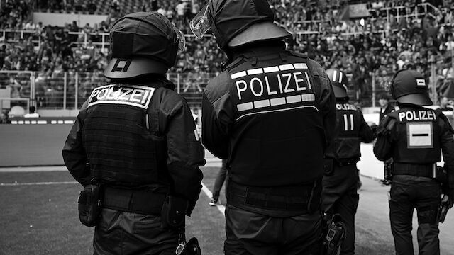 Bei Spiel in Augsburg: Polizist gibt ungewollt Schuss ab