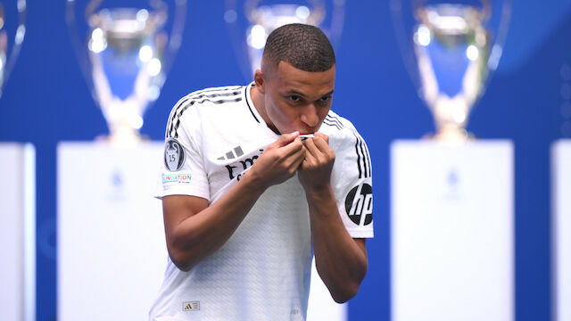 Kylian Mbappe feiert Real-Debüt
