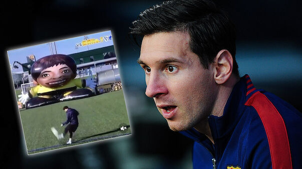 Messi trifft gegen aufblasbaren Gummi-Tormann