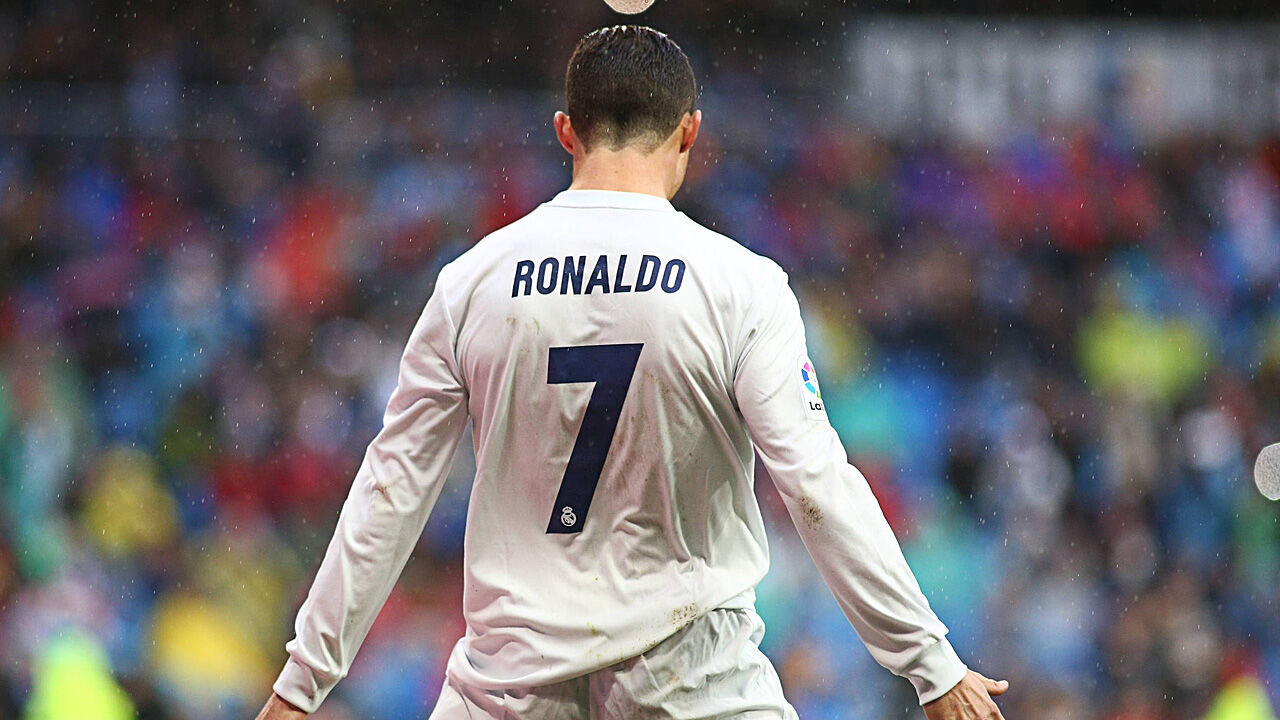 Cristiano Ronaldo lehnt 100 Millionen Euro Gehalt ab - Fussball