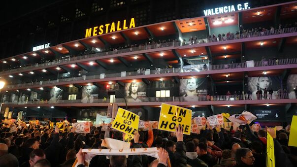 Valencia-Fans protestieren erneut gegen Peter Lim