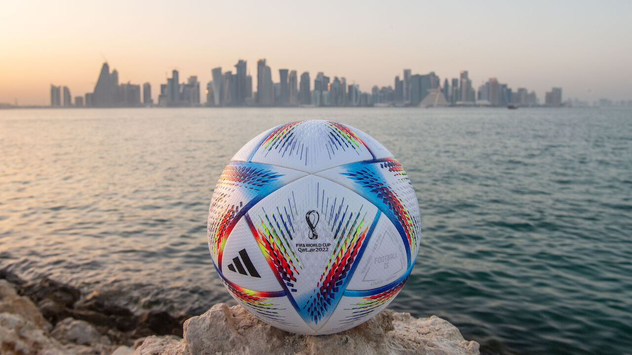 Katar: Fußball WM Ball und Maskottchen vorgestellt