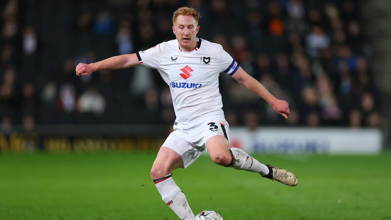 #6 - Dean Lewington - 915 Spiele
