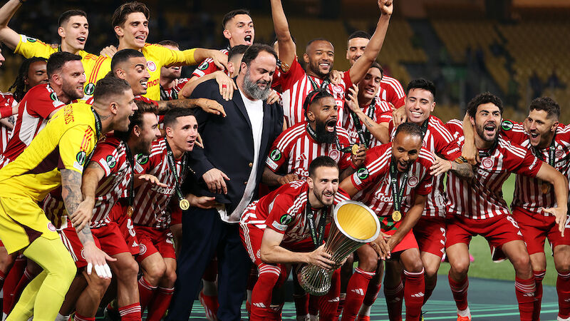 #3 - 48 Titel - Olympiakos Piräus (Griechenland)