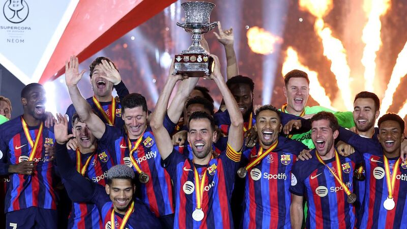 #12 - Sergio Busquets - 33 Titel