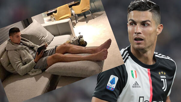 Ronaldo liest während FIFA-Gala ein Buch