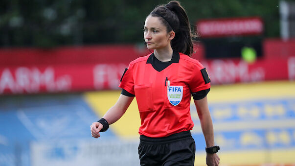 Schiedsrichterin Telek pfeift bei Frauen-EM