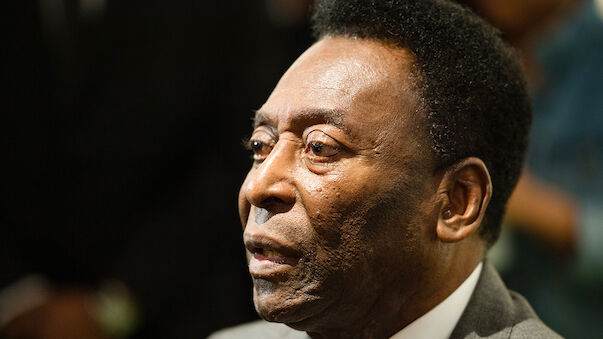 Pele meldet sich aus dem Krankenhaus und beruhigt