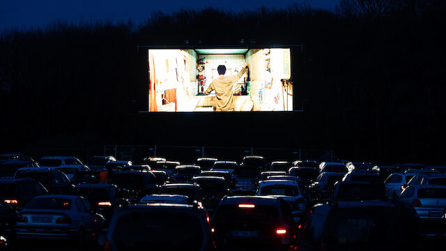 Bundesliga künftig via Autokino auf dem Parkplatz?