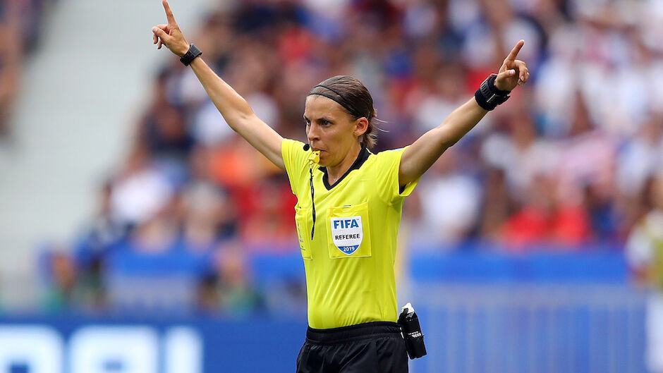UEFA-Premiere: Schiedsrichterin Frappart leitet Supercup ...