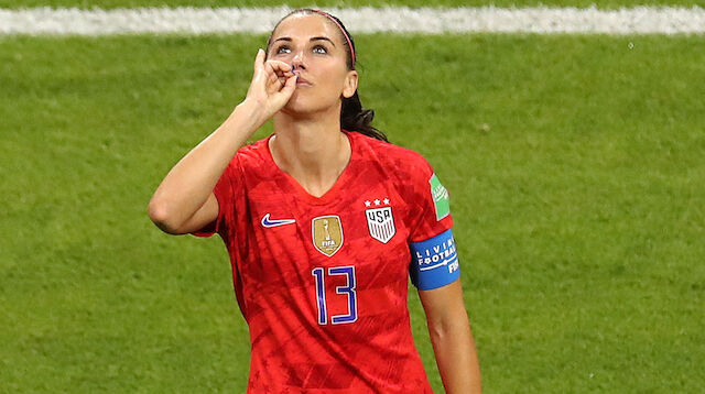 Tee-Provokation? US-Star Alex Morgan kontert