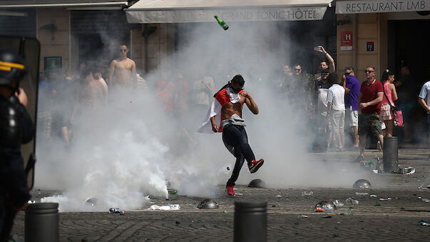 Russische Hooligans erwarten 