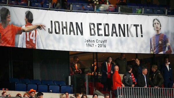 Ajax- und Barca-Fans verabschieden sich von Cruyff